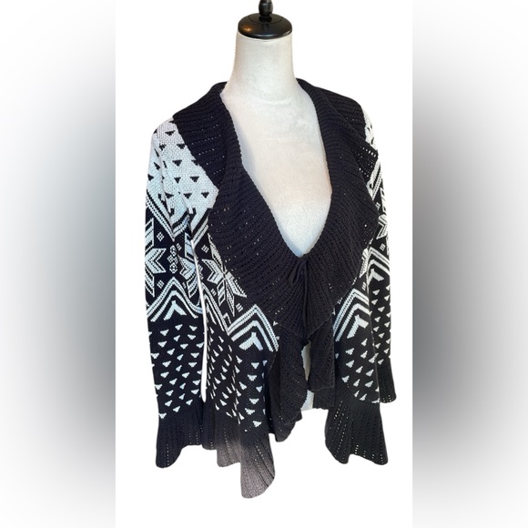 Style & Co Black and white Aztec print cardigan with ruffle hem and tie front - Picture 2 of 6